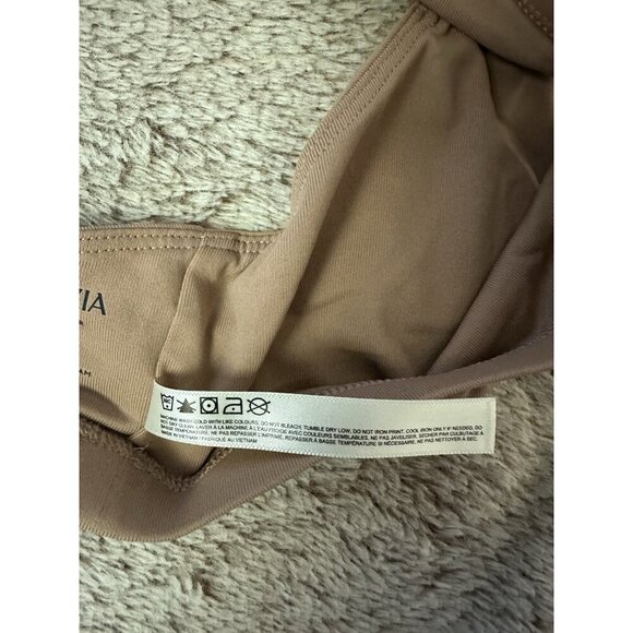 Aritzia Toasty Triangle Countour Bralette Size M New - Picture 11 of 11